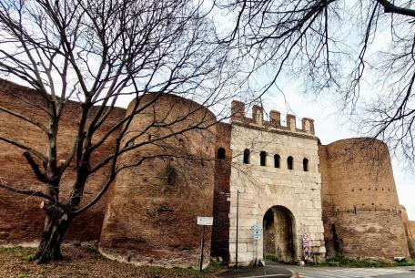 Porta Latina ph. Turismo Roma