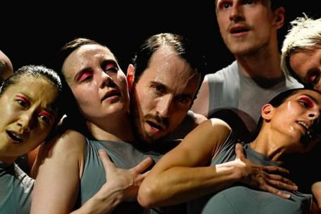Sharon Eyal - Promise - Compagnia Tanzmainz-Foto: Sharon Eyal Pagina Facebook Sharon Eyal - Promise - Compagnia Tanzmainz-Foto: Sharon Eyal Pagina Facebook