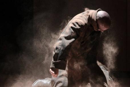 Tragudia - Il Canto di Edipo-Foto: locandina ufficiale dello spettacolo Tragudia - Il Canto di Edipo-Foto: locandina ufficiale dello spettacolo