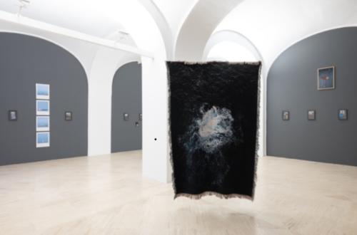 Affrettati lentamente, Conversation piece XI, Enrique Ramirez. Foto Daniele Molajoli