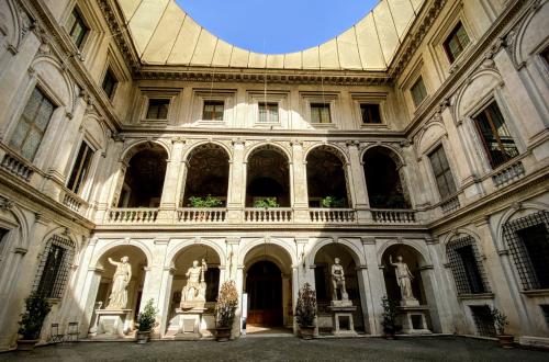 Cortile di Palazzo Altemps ph. Turismo Roma