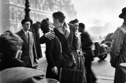 Robert Doisneau, Le baiser de l’Hôtel de Ville, 1950 © Atelier Robert Doisneau