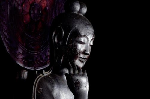 Statue di Buddha nella terra di Yamato-Foto: Pagina Facebook ufficiale dell'Istituto Giapponese di Cultura Statue di Buddha nella terra di Yamato-Foto: Pagina Facebook ufficiale dell'Istituto Giapponese di Cultura