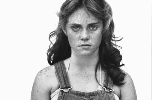 Foto: Sandra Bennett, twelve year old, Rocky Ford, Colorado, August 23, 1980 ©The Richard Avedon Foundation