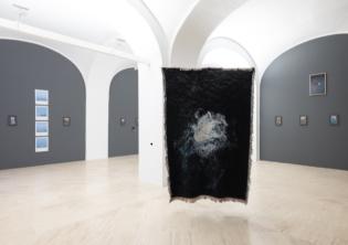 Affrettati lentamente, Conversation piece XI, Enrique Ramirez. Foto Daniele Molajoli