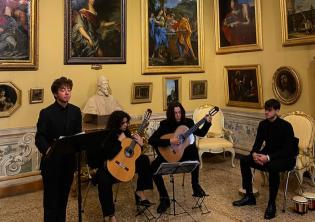 Corsini suona-Foto: Ufficio stampa del sito ufficiale della Galleria Nazionale d’Arte Antica di Palazzo Corsini