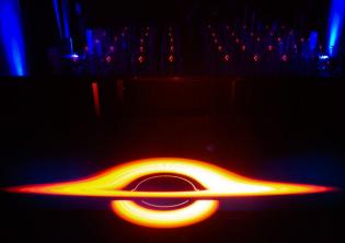 Nella foto, l’ologramma del buco nero realizzato da Jeremy Schnittman della Nasa. Crediti: Maria Teresa Menna/Inaf