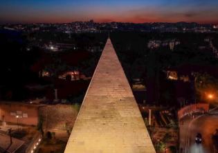 Piramide Cestia Ph. Fabio Caricchia Piramide Cestia Ph. Fabio Caricchia