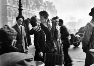 Robert Doisneau, Le baiser de l’Hôtel de Ville, 1950 © Atelier Robert Doisneau