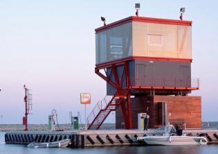Foto: Maria Giuseppina Grasso Cannizzo, PMR2.2008 – Torre di controllo del Porto turistico, Marina di Ragusa (RG) 2008 © Hélène Binet.